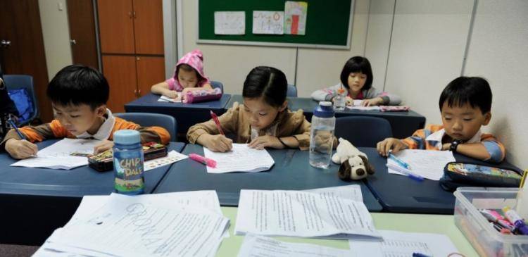 新加坡超过一半中小学生有补习，平均每月花费360多新币